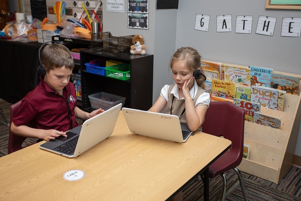 1st graders with Chromebooks